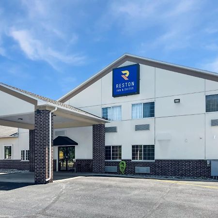 Reston Inn & Suites Spencer Buitenkant foto