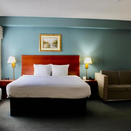 Reston Inn & Suites Spencer Buitenkant foto