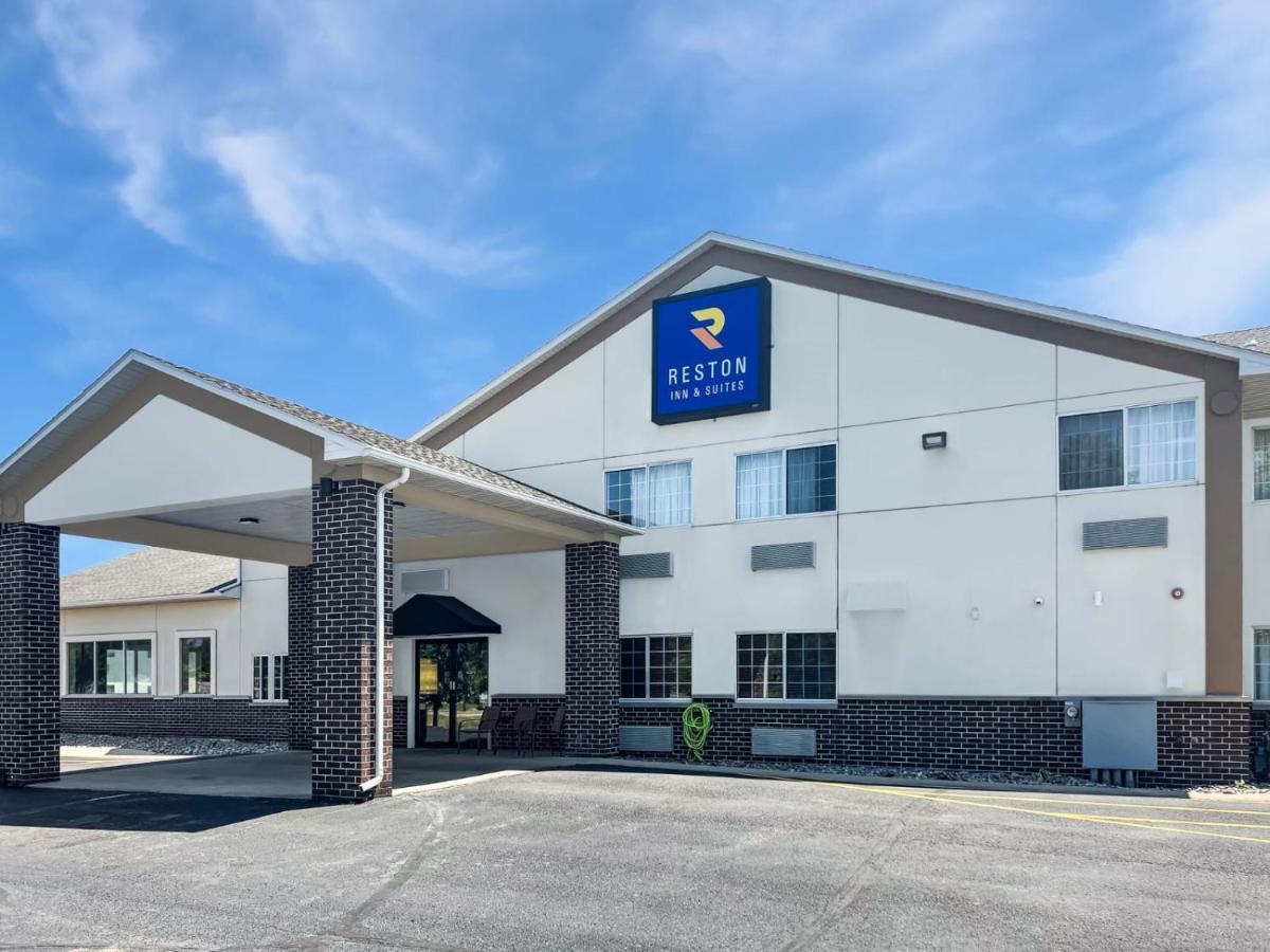 Reston Inn & Suites Spencer Buitenkant foto