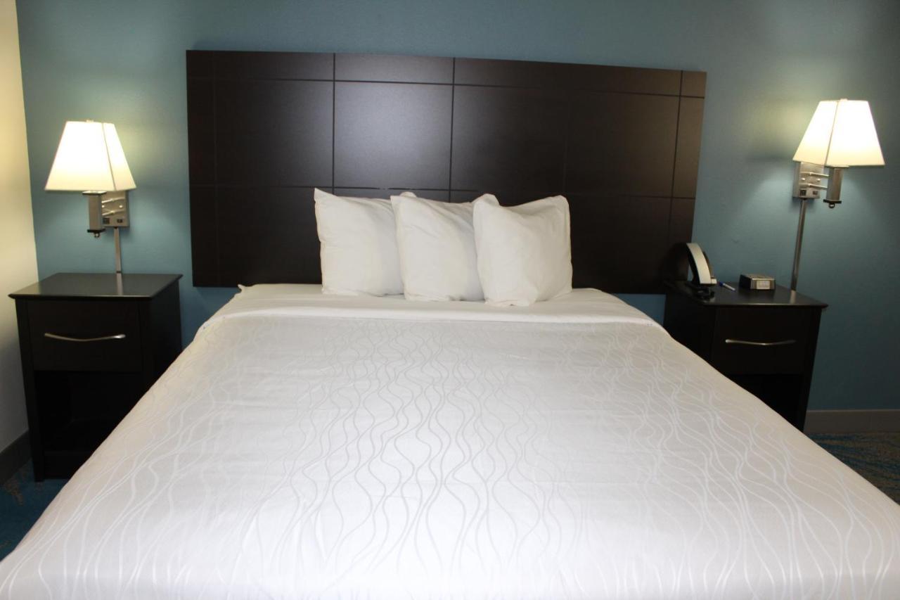 Reston Inn & Suites Spencer Buitenkant foto
