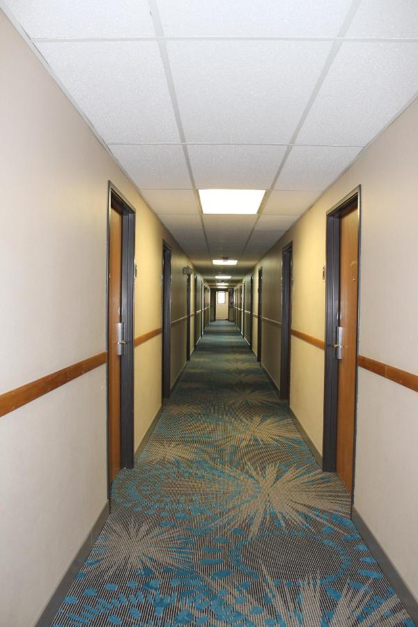 Reston Inn & Suites Spencer Buitenkant foto