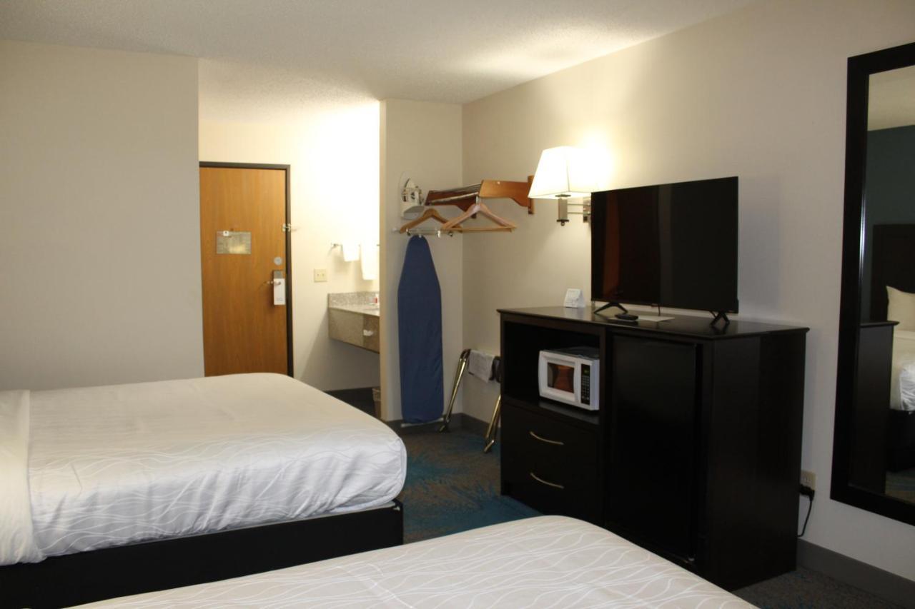 Reston Inn & Suites Spencer Buitenkant foto