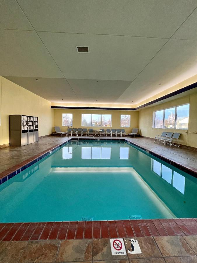 Reston Inn & Suites Spencer Buitenkant foto