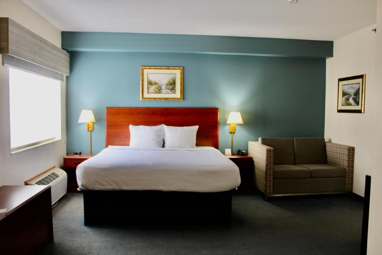 Reston Inn & Suites Spencer Buitenkant foto