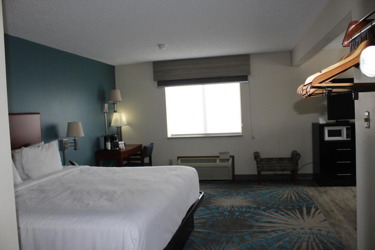 Reston Inn & Suites Spencer Buitenkant foto