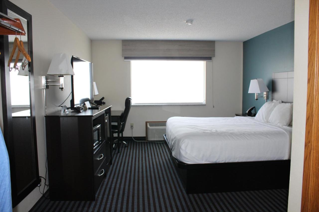 Reston Inn & Suites Spencer Buitenkant foto