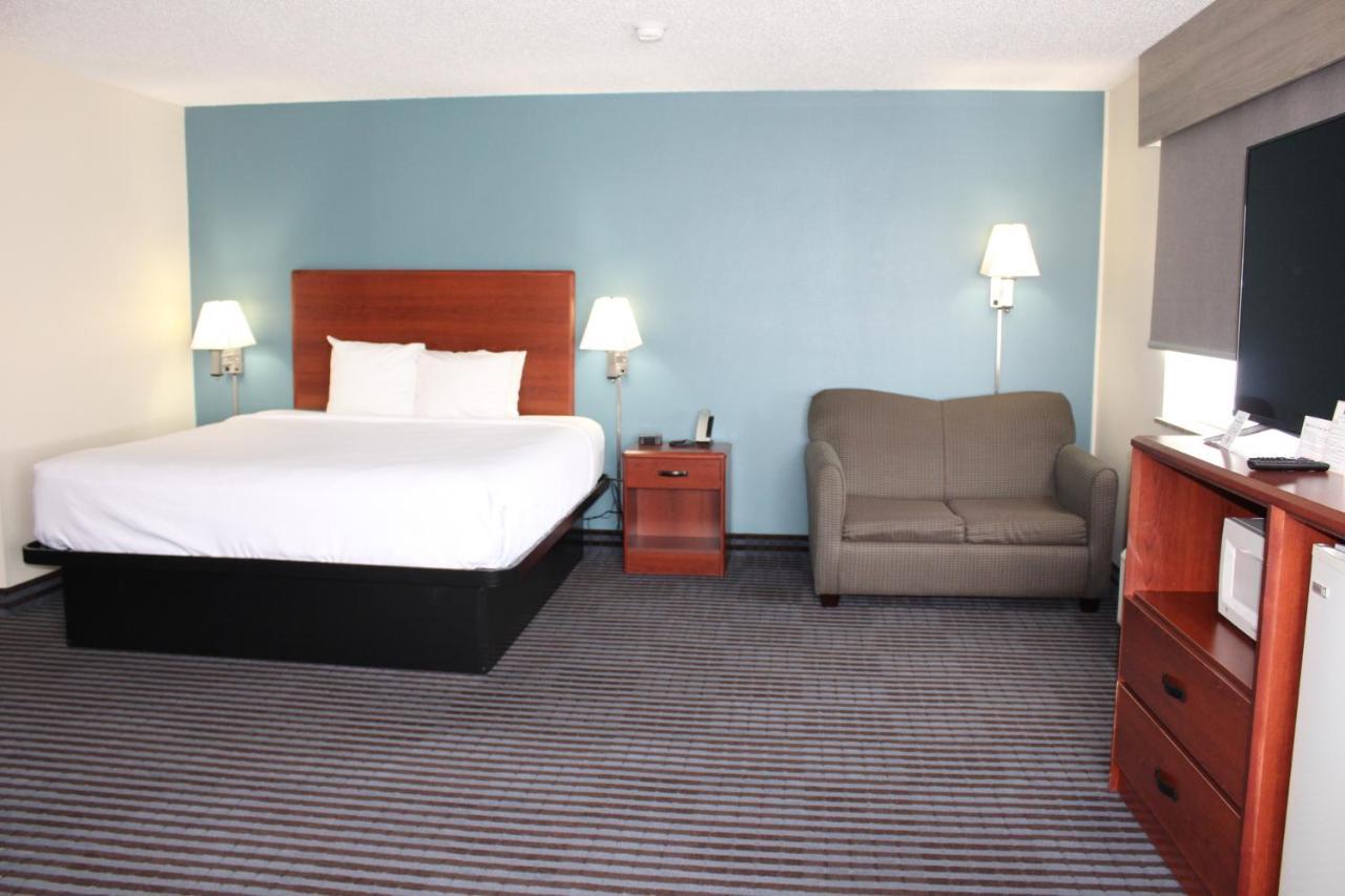 Reston Inn & Suites Spencer Buitenkant foto
