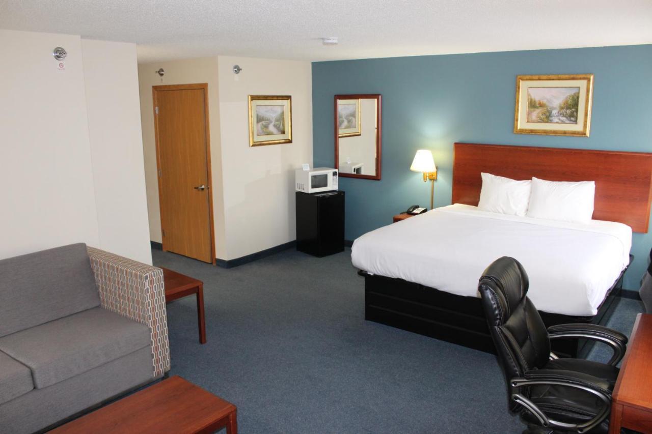 Reston Inn & Suites Spencer Buitenkant foto