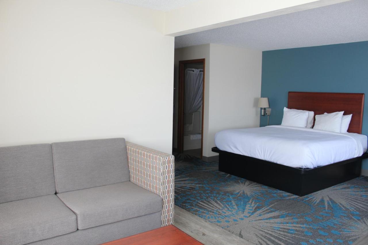 Reston Inn & Suites Spencer Buitenkant foto