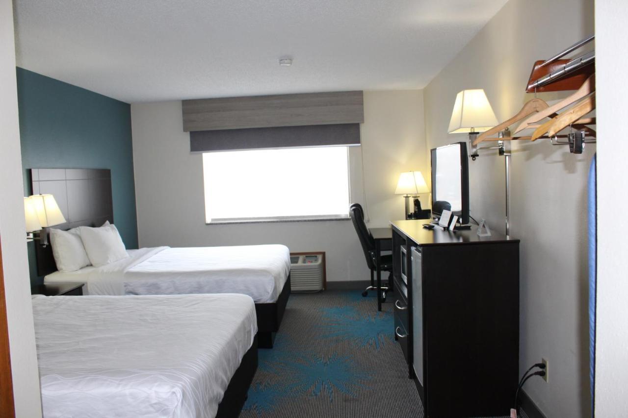 Reston Inn & Suites Spencer Buitenkant foto
