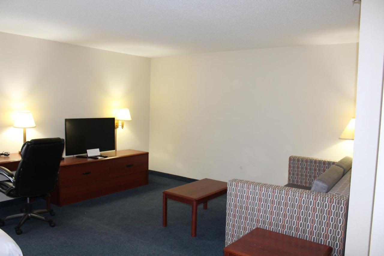 Reston Inn & Suites Spencer Buitenkant foto