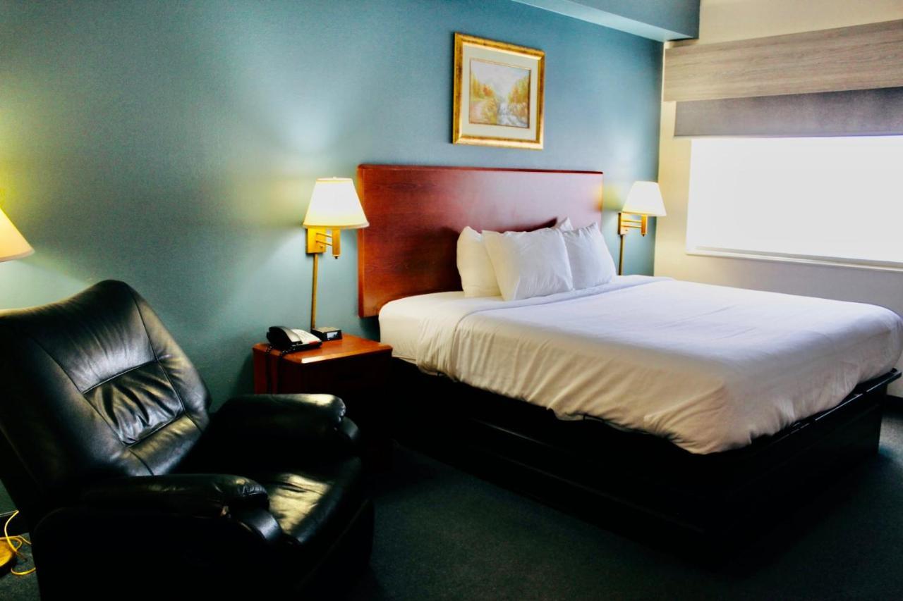 Reston Inn & Suites Spencer Buitenkant foto
