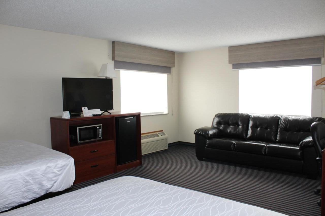 Reston Inn & Suites Spencer Buitenkant foto