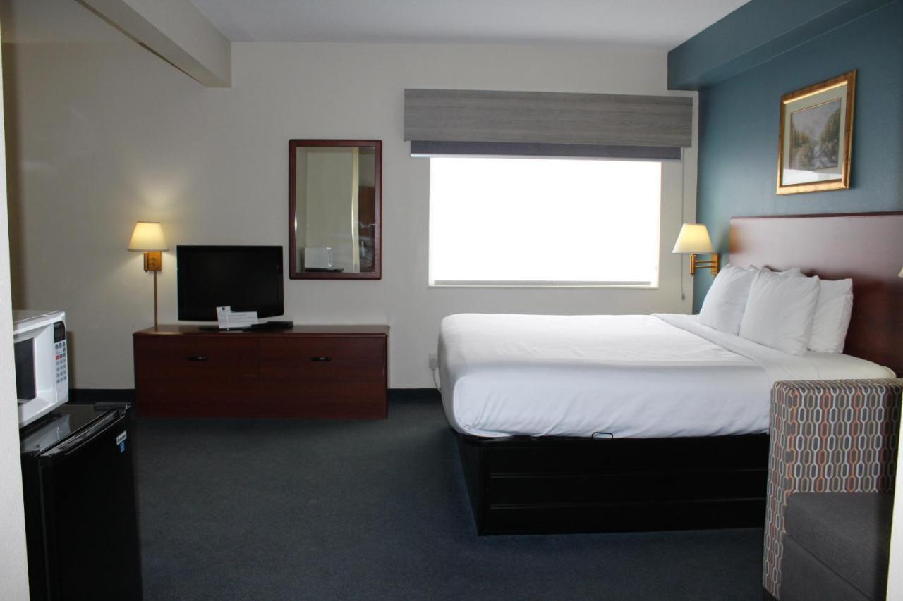 Reston Inn & Suites Spencer Buitenkant foto