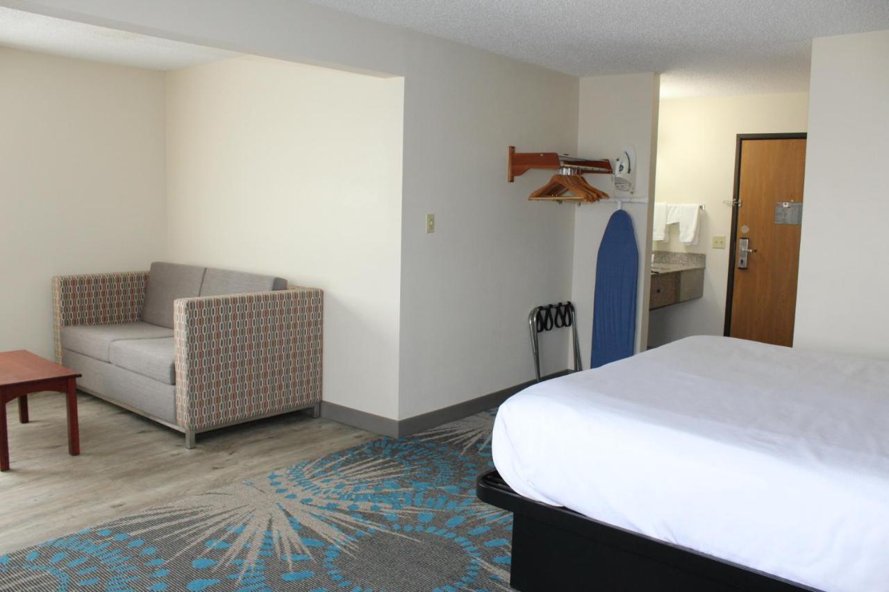 Reston Inn & Suites Spencer Buitenkant foto