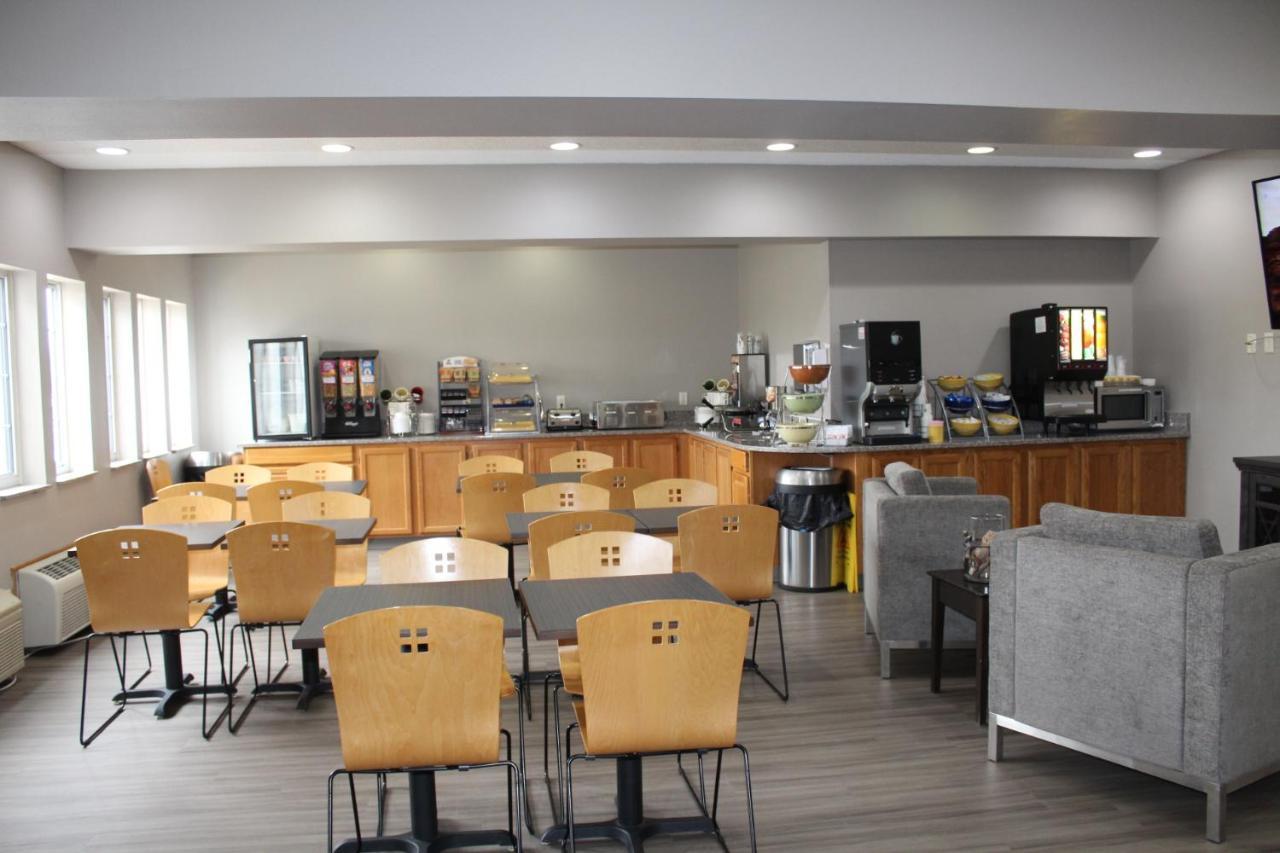 Reston Inn & Suites Spencer Buitenkant foto