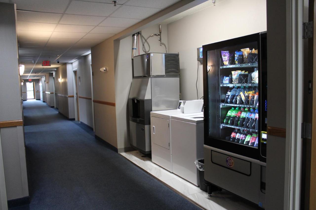 Reston Inn & Suites Spencer Buitenkant foto