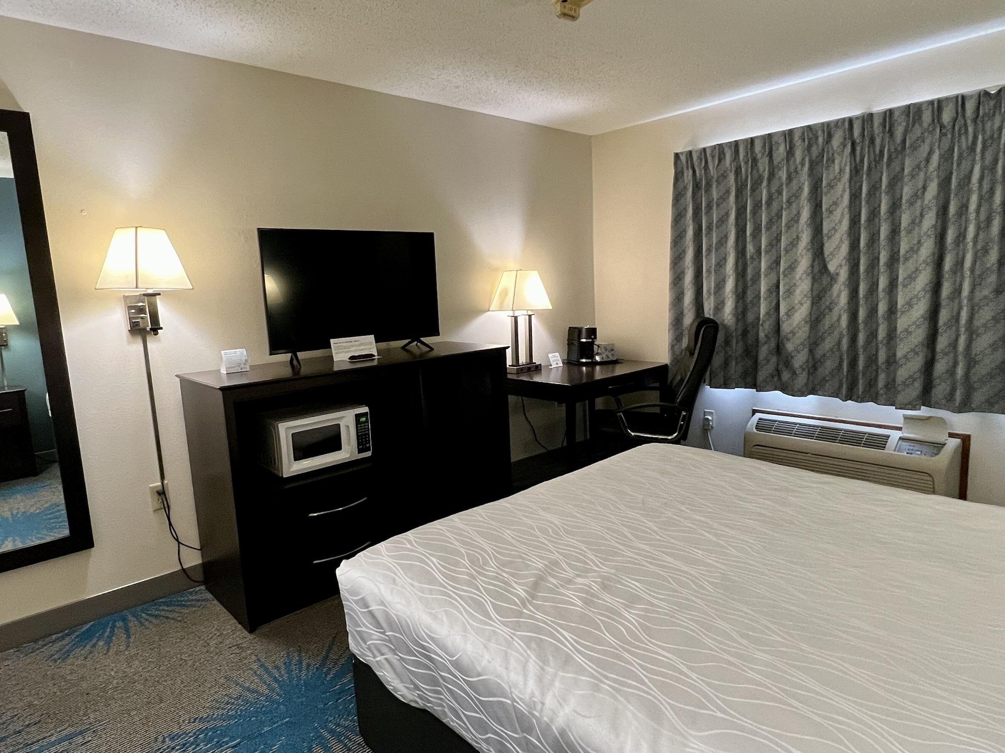 Reston Inn & Suites Spencer Buitenkant foto